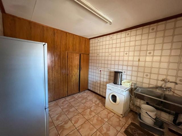4 Bedroom House For Sale in Riebeeckstad