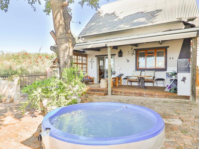 4 Bedroom House For Sale in Riebeek Kasteel