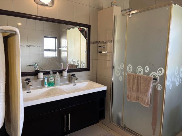 4 Bedroom House For Sale in Rietvalleirand