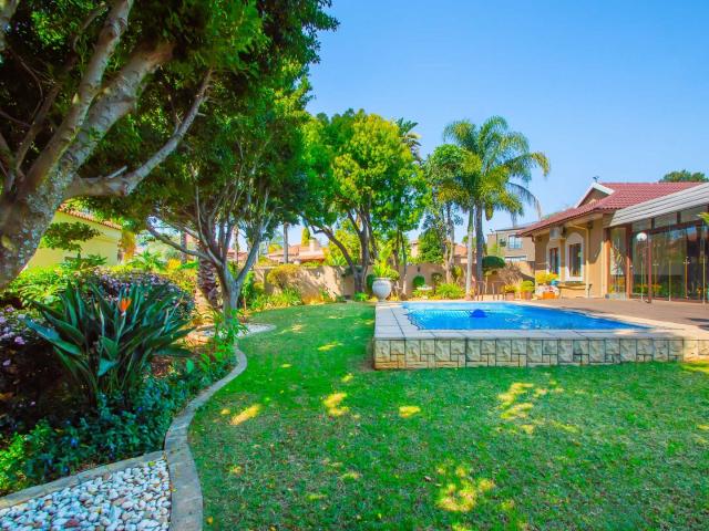4 Bedroom House For Sale in Ruimsig