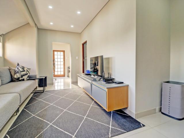 4 Bedroom House For Sale in Woodhill Golf Estate