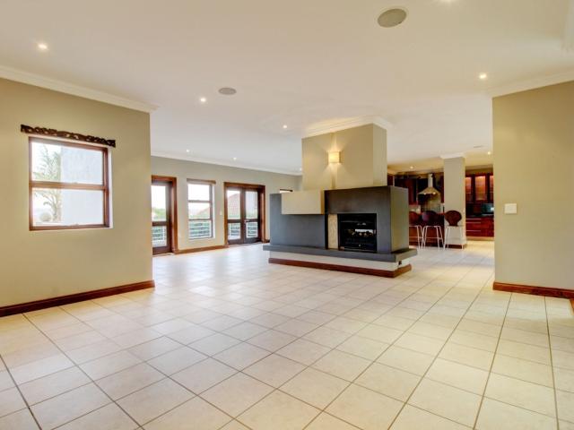 4 Bedroom House For Sale in Woodhill Golf Estate