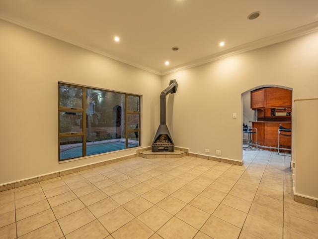 4 Bedroom House For Sale in Woodhill Golf Estate