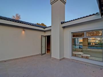 4 Bedroom House For Sale in Woodhill Golf Estate