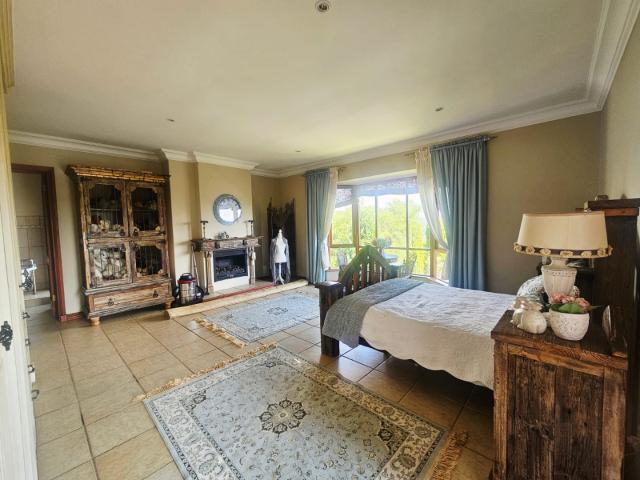 4 Bedroom House For Sale in Woodhill Golf Estate