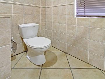 4 Bedroom House For Sale in Woodhill Golf Estate