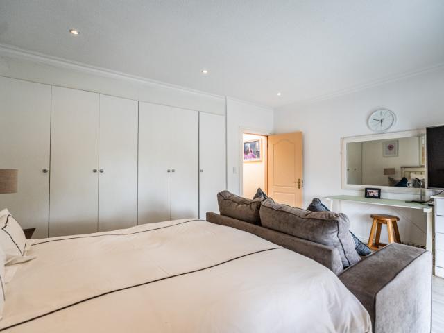 4 Bedroom House For Sale in Woodhill Golf Estate