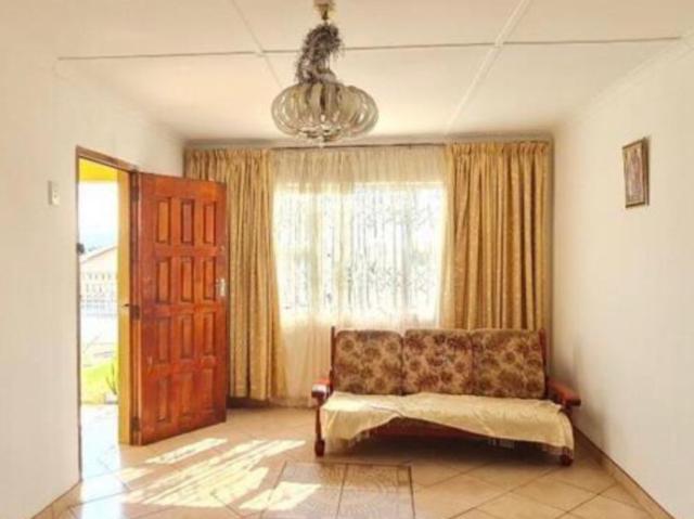 4 Bedroom House For Sale in Woodview