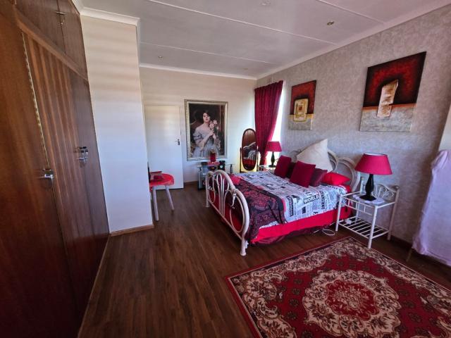 4 Bedroom House For Sale in Waterval Boven