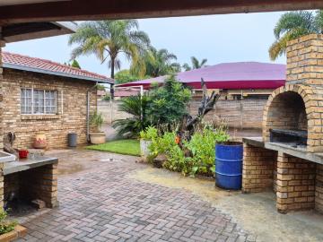 4 Bedroom House For Sale in Waterval East