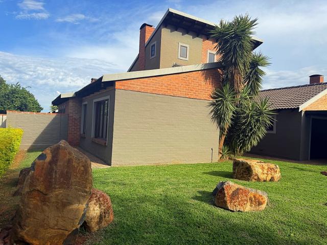 4 Bedroom House For Sale in Waterval East