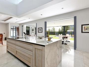 4 Bedroom House For Sale in Waterfall
