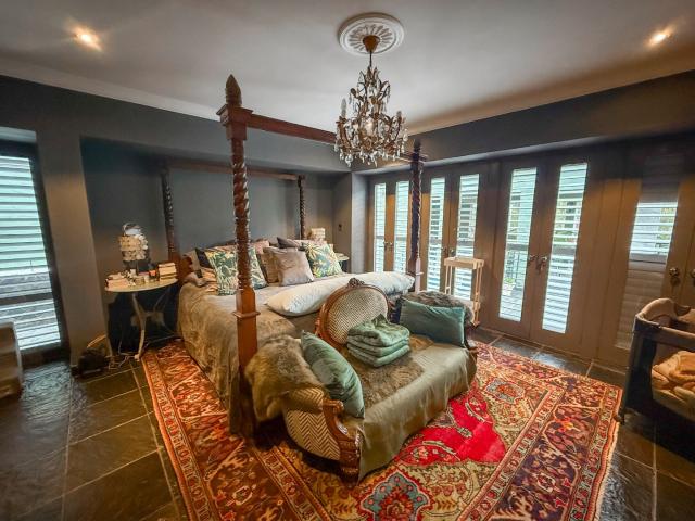 4 Bedroom House For Sale in Waterkloof