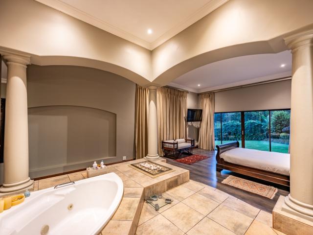 4 Bedroom House For Sale in Waterkloof