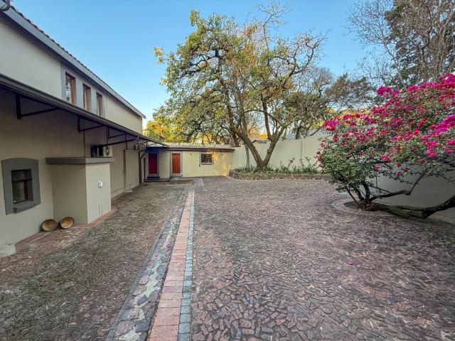 4 Bedroom House For Sale in Waterkloof