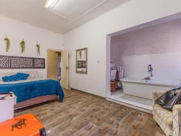4 Bedroom House For Sale in Waterkloof