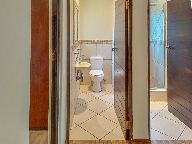 4 Bedroom House For Sale in Waterkloof Golf Estate