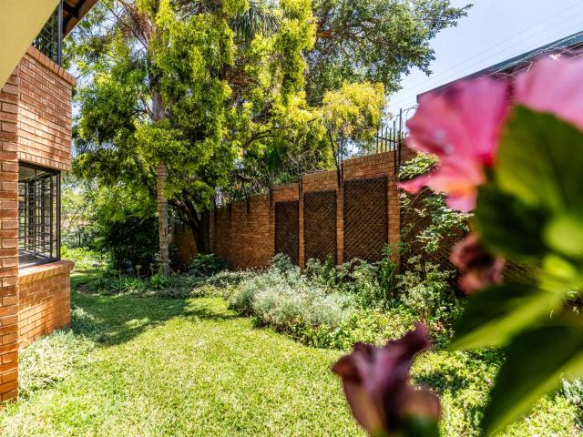 4 Bedroom House For Sale in Waterkloof Glen
