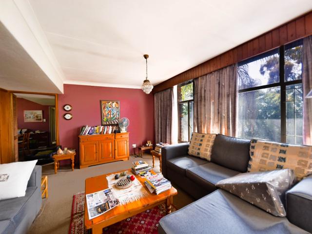 4 Bedroom House For Sale in Waterkloof Park