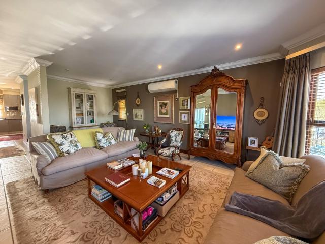 4 Bedroom House For Sale in Waterkloof Ridge