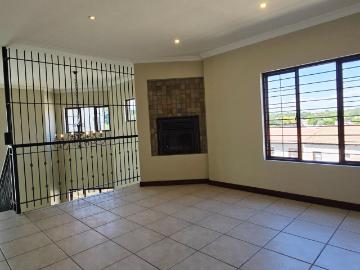 4 Bedroom House For Sale in Waterkloof Ridge