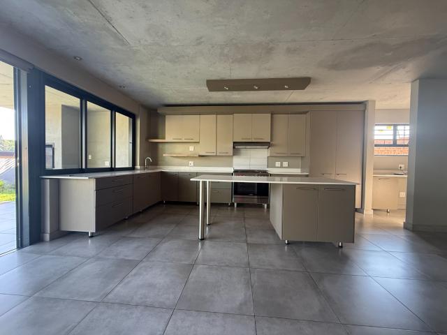 4 Bedroom House For Sale in Waterkloof Ridge
