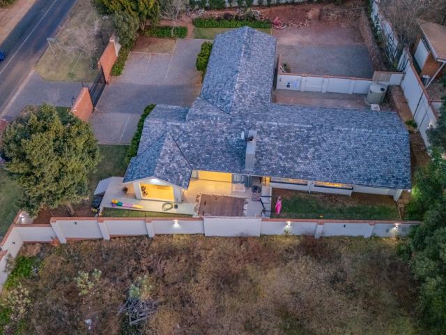 4 Bedroom House For Sale in Waterkloof Ridge