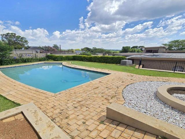 4 Bedroom House For Sale in Waterkloof Ridge