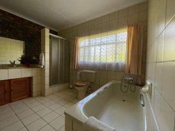 4 Bedroom House For Sale in Walker Fruit Farms