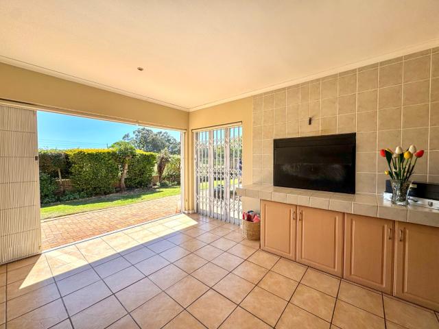 4 Bedroom House For Sale in Walmer Heights