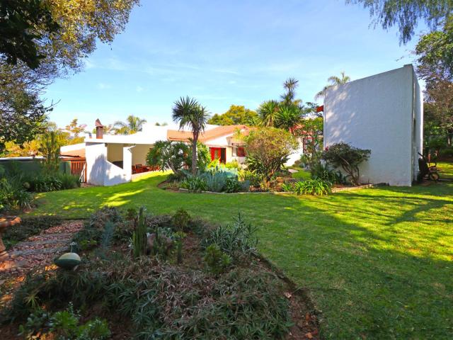 4 Bedroom House For Sale in Weltevreden Park