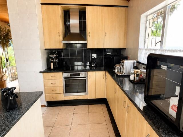 4 Bedroom House For Sale in Weltevreden Park