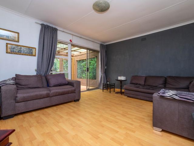 4 Bedroom House For Sale in Weltevreden Park