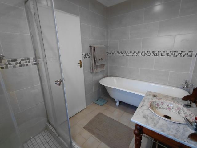4 Bedroom House For Sale in Wembley