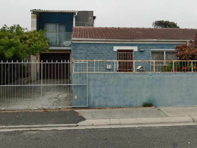 4 Bedroom House For Sale in Westridge