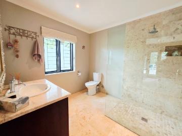 4 Bedroom House For Sale in Wilderness Central