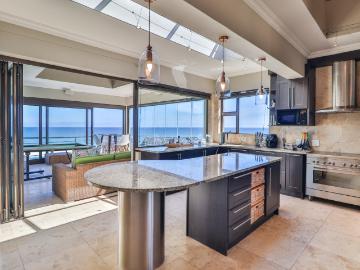 4 Bedroom House For Sale in Wilderness Central