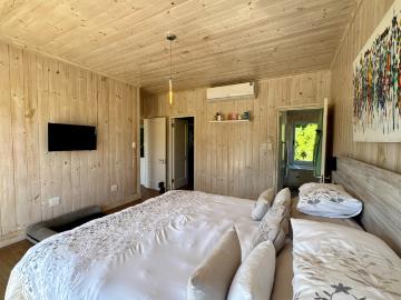 4 Bedroom House For Sale in Wilderness Central