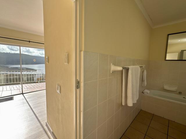 4 Bedroom House For Sale in Wilderness Central