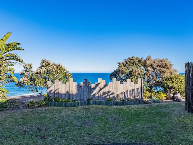 4 Bedroom House For Sale in Wilderness Central