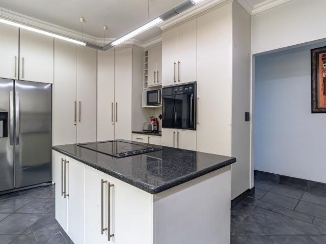 4 Bedroom House For Sale in Wilderness Central