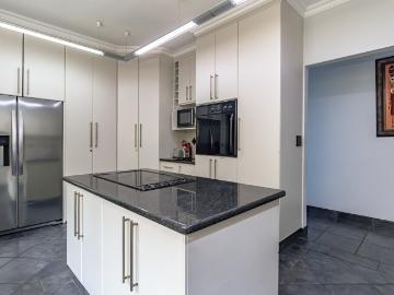 4 Bedroom House For Sale in Wilderness Central