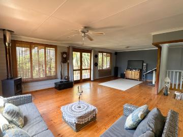 4 Bedroom House For Sale in Wilderness Central