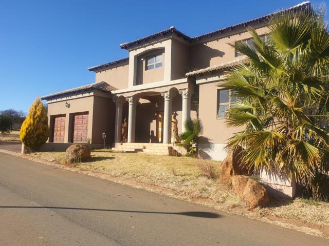 4 Bedroom House For Sale in Wilkoppies