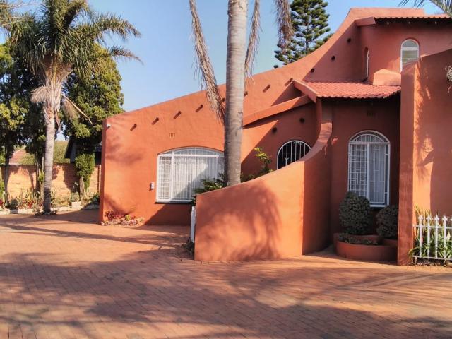 4 Bedroom House For Sale in Wilro Park