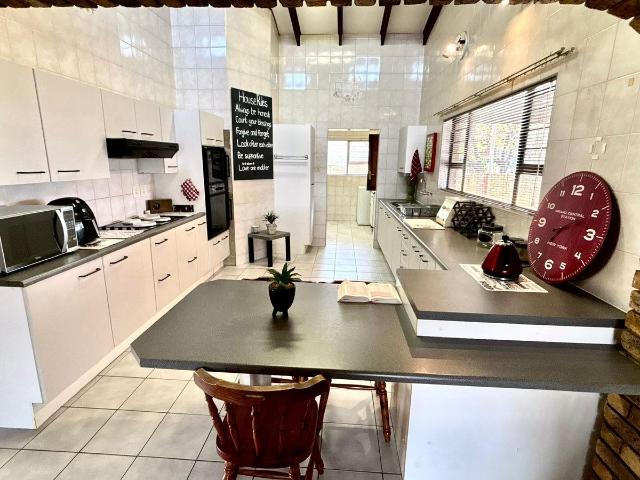 4 Bedroom House For Sale in Wingate Park