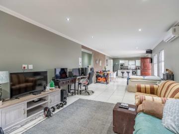 4 Bedroom House For Sale in Winston Park