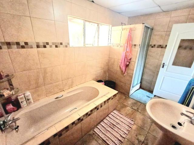 4 Bedroom House For Sale in Towerby