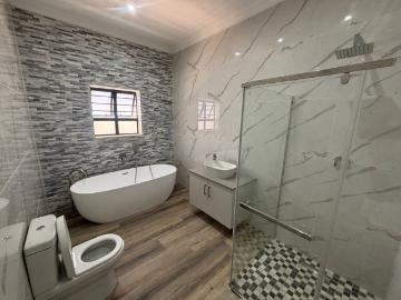 4 Bedroom House For Sale in Tafelzicht