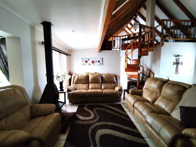 4 Bedroom House For Sale in The Cove